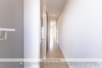 ＢＩＺ　Ｂ[1K/33.2m2]の玄関