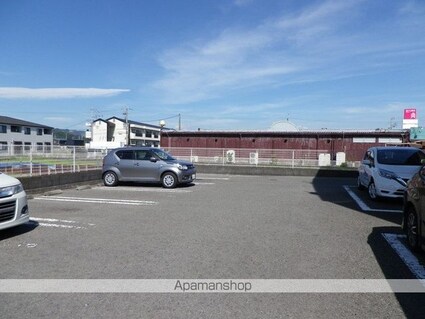 スマイルコーポ西乃庄[2DK/46.44m2]の駐車場1