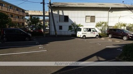 リファルジェント泉　Ｂ棟[1R/33.7m2]の駐車場