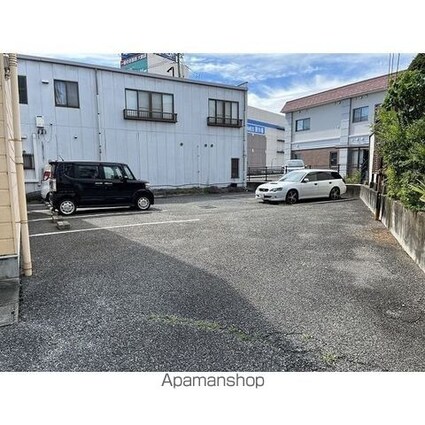 サープラス栄[1K/28.03m2]の駐車場2