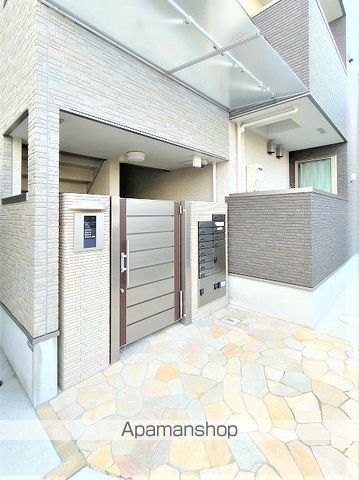 フジパレス吹田清和園V番館の玄関写真
