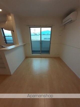 愛媛県新居浜市新須賀町２丁目[2LDK/52.81m2]のリビング・居間