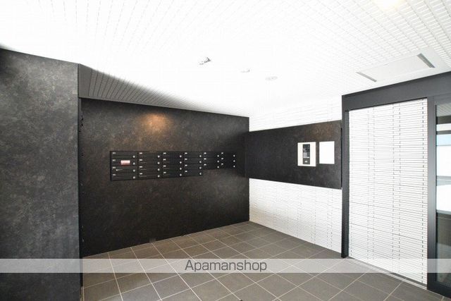 クリスタルN9の玄関写真