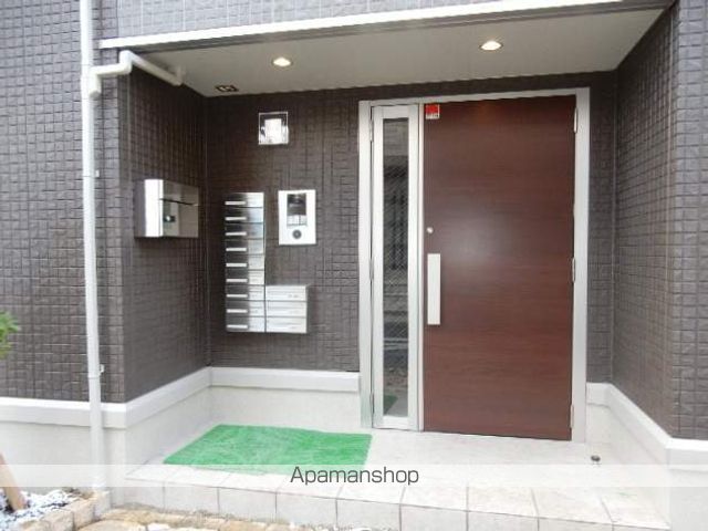 ウィング A棟の玄関写真
