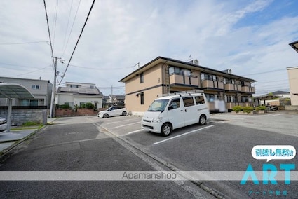 倫世館　Ｂ棟[2DK/50.12m2]の駐車場2