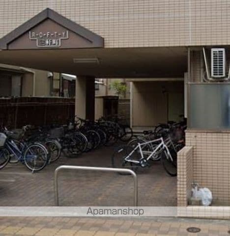 ロフティ三軒町の玄関写真