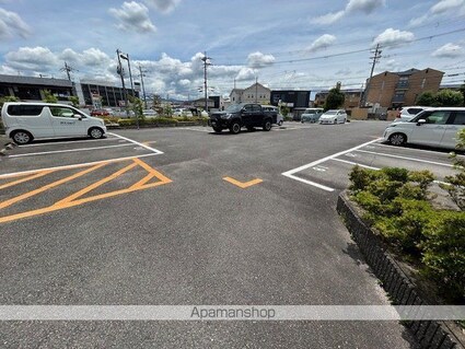 滋賀県大津市大萱４丁目[2DK/53m2]の駐車場2
