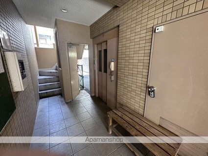 石田ビル[1R/23.58m2]のエントランス