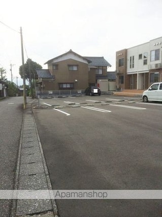 メディオカーサ　Ｋ[2DK/42.89m2]の駐車場