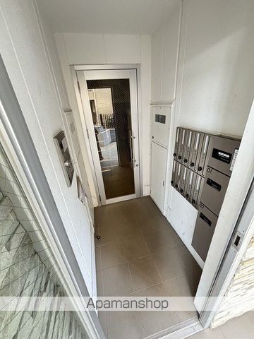B’CASA鶴見本町通の玄関写真