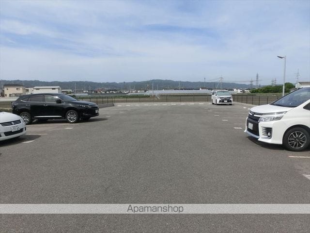 和歌山県和歌山市出水[2LDK/58.37m2]の駐車場2