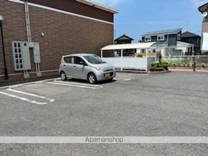 プラシード[1R/32.94m2]の駐車場2