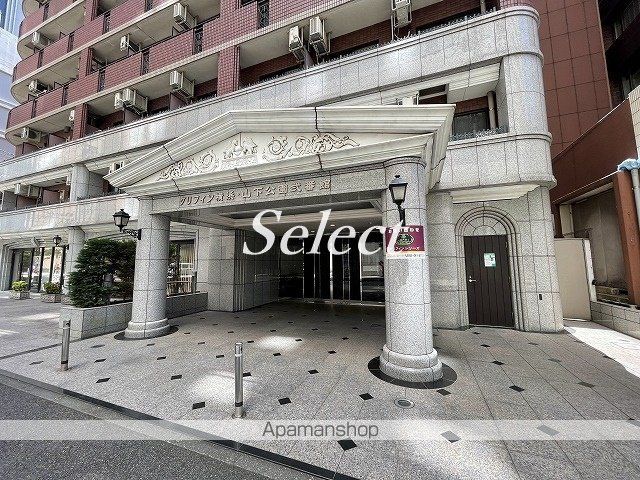 グリフィン横浜・山下公園弐番館の玄関写真