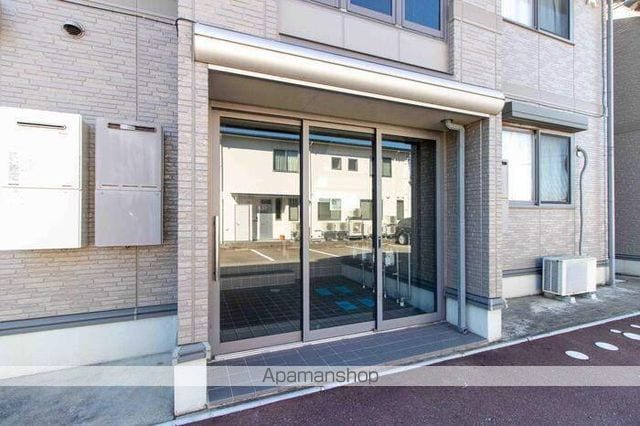 アースピア Aの玄関写真