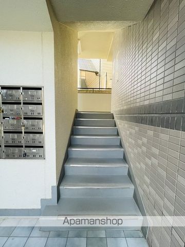 パレロワイヤル弦巻の玄関写真