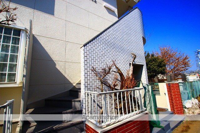 ロッジガーデン木立の玄関写真