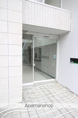 クリオ円山鳥居前の玄関写真