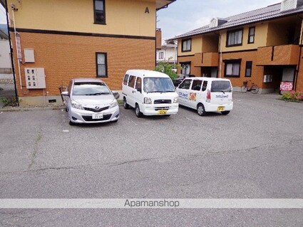 クレール南浅間[2K/47.02m2]の駐車場