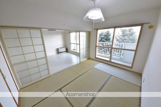 ロイヤルレインボー平岸 A棟の内装写真