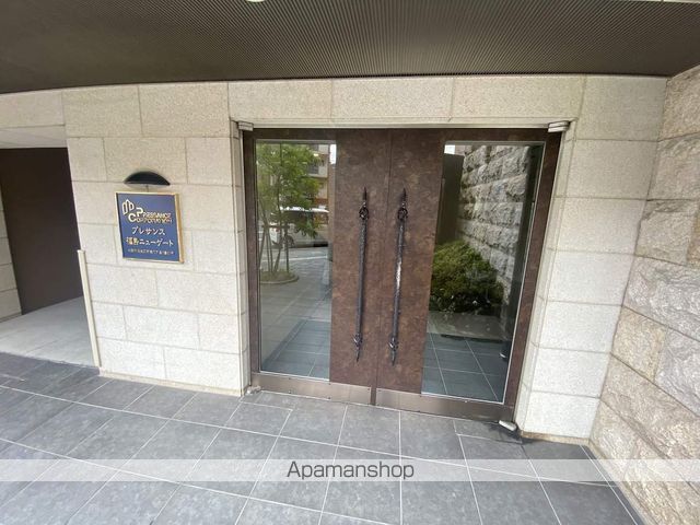 プレサンス福島ニューゲートの玄関写真