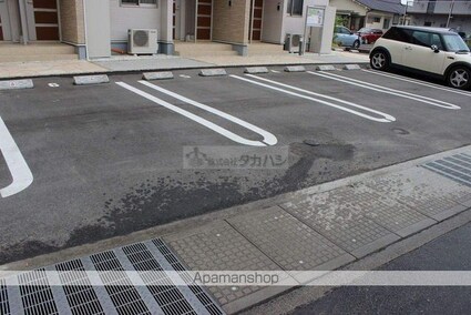 レジデンス穂垣[1LDK/43.12m2]の駐車場