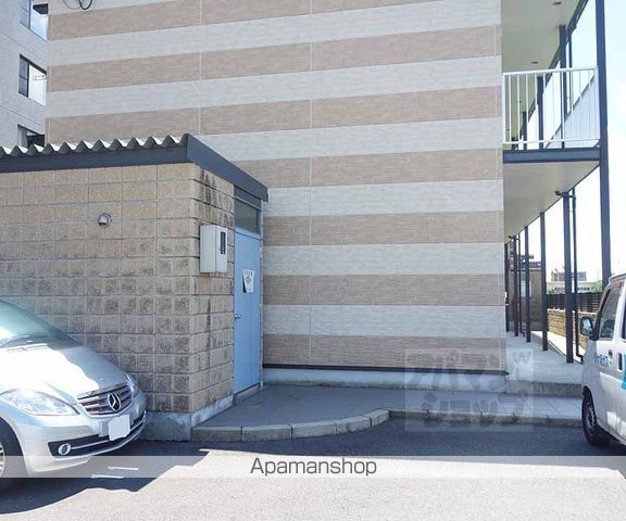 レオパレスメゾンエトワール桂南の玄関写真