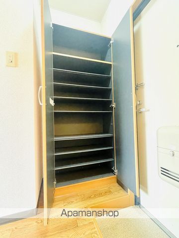 ルネッサンス岡田の内装写真