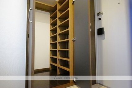 アルテマイスター中津瀬[2LDK/73.06m2]の玄関