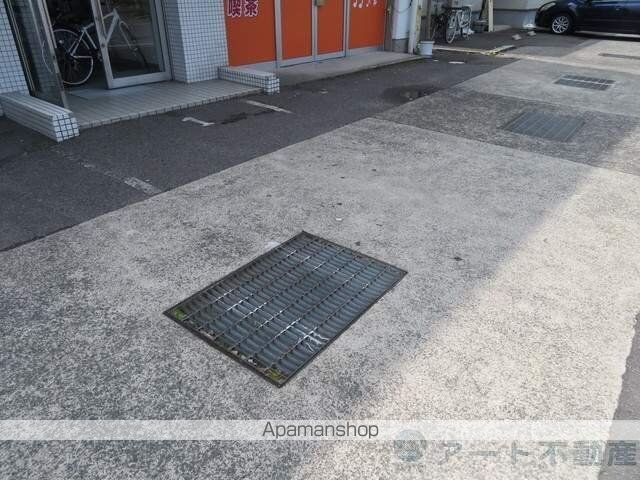 愛媛県松山市空港通３丁目[2DK/39.6m2]の駐車場