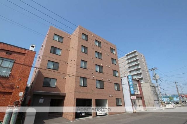 モンヴェール学園前の外観写真