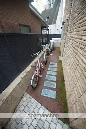 東京都新宿区南元町[1K/29.74m2]の駐車場