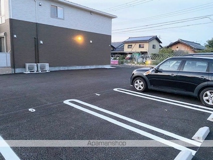 Ｃｒｏｓｓ　Ｔｅｒｒａｃｅ[2LDK/58.17m2]の駐車場