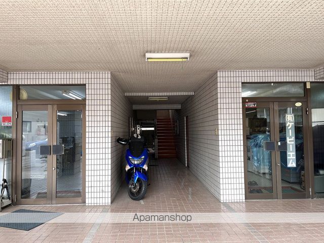 大松庚午ビルの玄関写真
