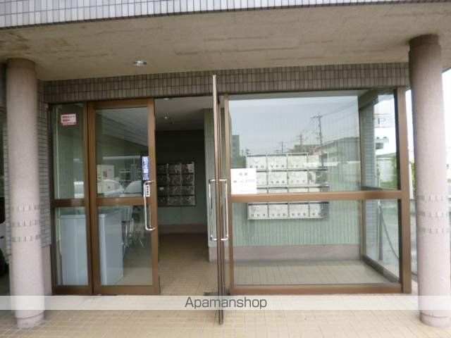 アドバンス弐番館の玄関写真