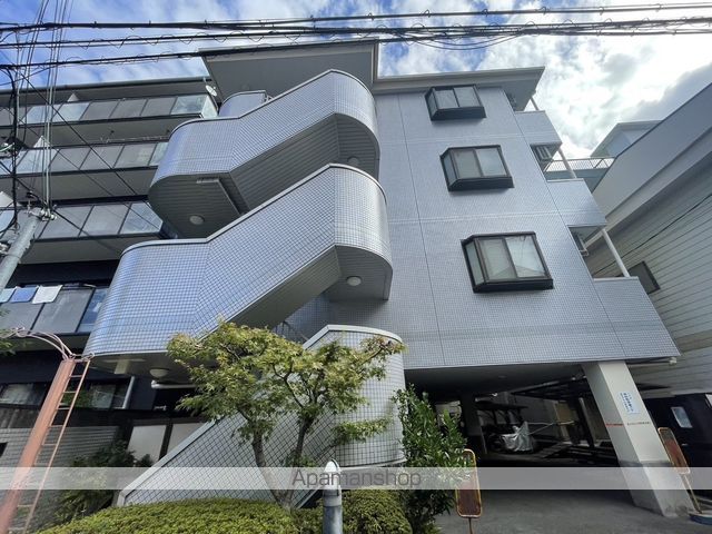 三功マンションの外観写真