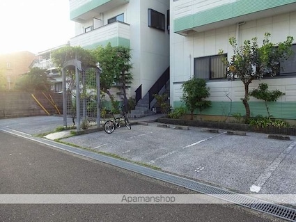 ブルーメンヴォーヌン河合[1R/35m2]の駐車場