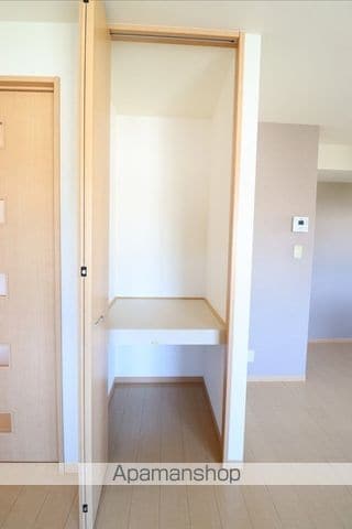 コンフォール泉 B棟の内装写真