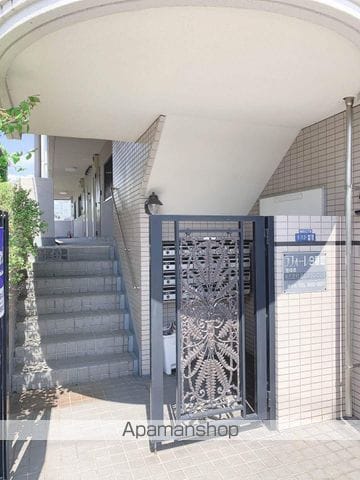 ラフォーレ9番館の玄関写真