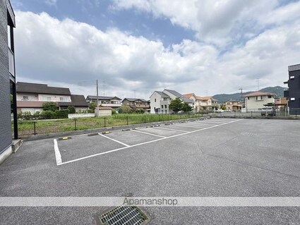 レオパレス東山[1K/23.18m2]の駐車場2