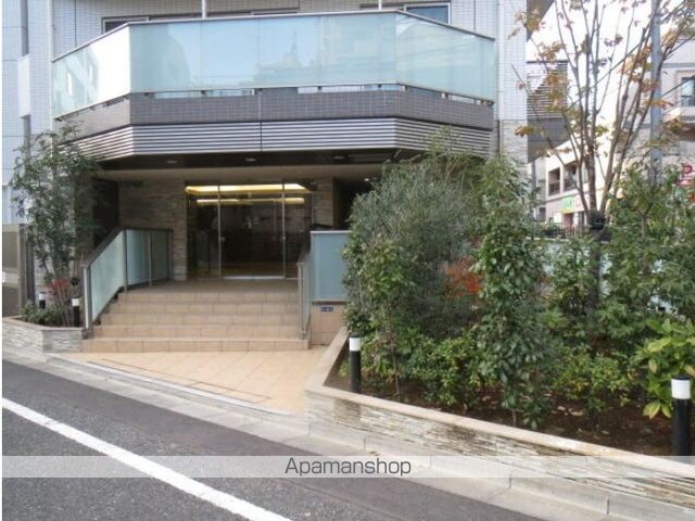 プレシス市谷台町坂の玄関写真