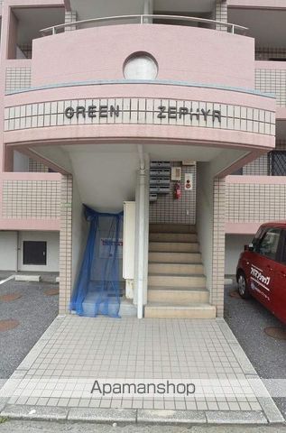グリーンゼファーの玄関写真
