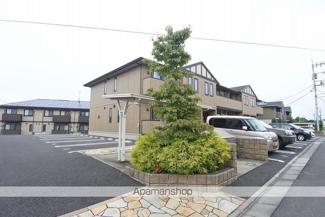 グランシャリオ B棟の外観写真