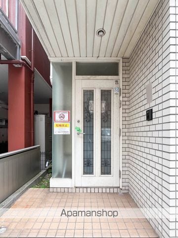 高田ビルの玄関写真