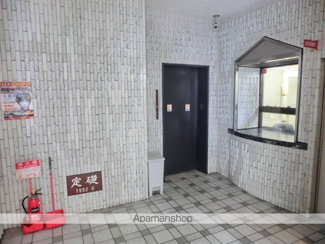 長楽ビルの玄関写真