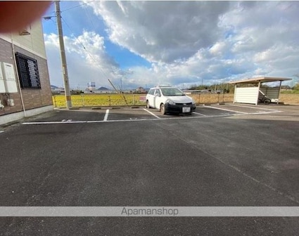 リヴァー・ウィルダーネスＣ[2LDK/65.53m2]の駐車場