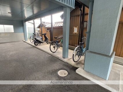 和歌山県和歌山市手平３丁目[1K/16.72m2]の駐車場1