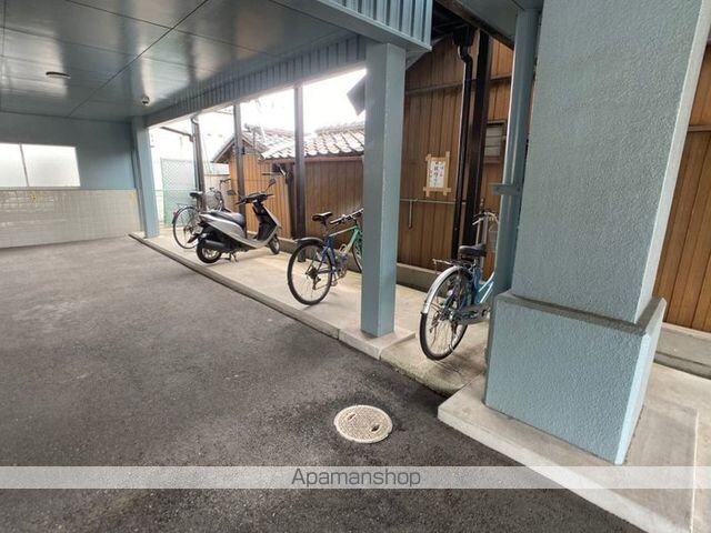 和歌山県和歌山市手平３丁目[1K/16.72m2]の駐車場1