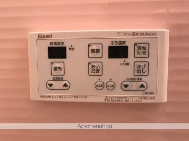 フォーエバー クローバー イリデッセントの内装写真