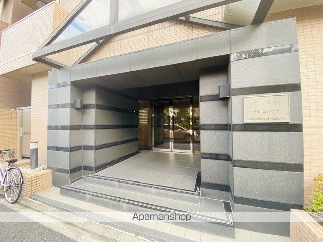 パレドール伊勢佐木町南の玄関写真