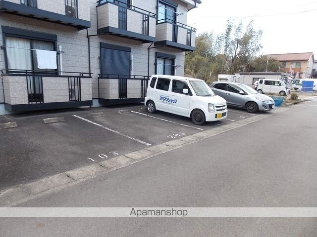岐阜県各務原市川島松倉町[1K/28.02m2]の駐車場